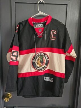 Reebok Black & Red Chicago Blackhawks Captain Hockey Jersey